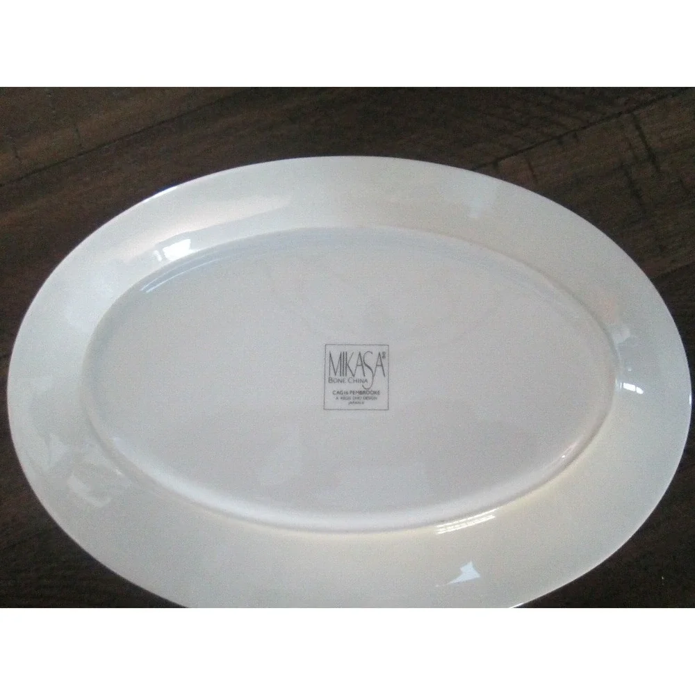 New MIKASA Pembrook CAG16 Black Gold‎ Bone China Small Oval Serving Platter